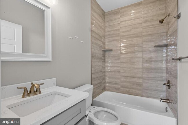 Building Photo - 2034 N Front St