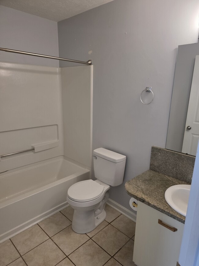 Building Photo - 979 Stewarts Creek Dr