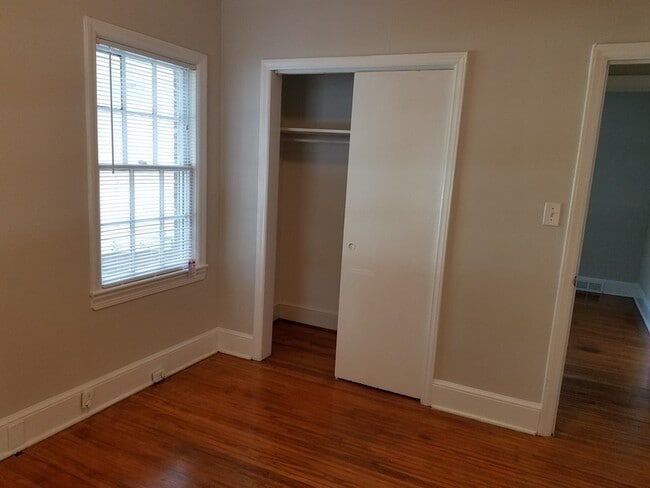 Building Photo - 3525 Draper Ave