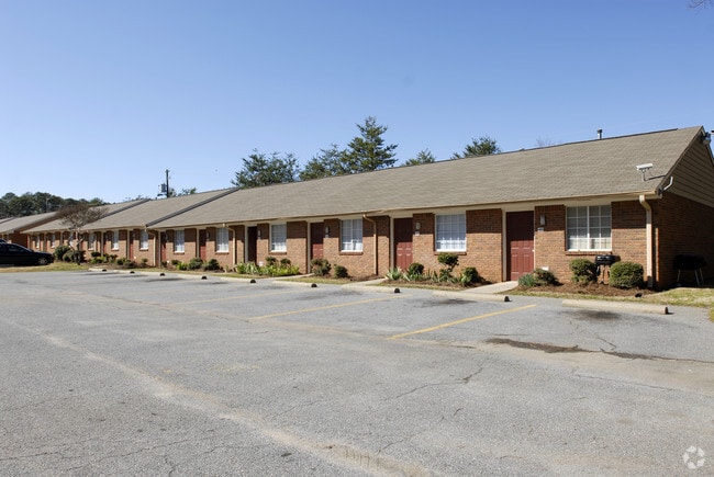 Building Photo - The Oasis Apartments