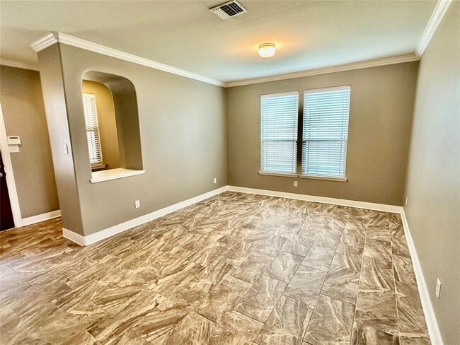 Building Photo - 5849 Sardinia Dr