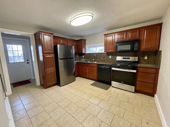 Building Photo - Adorable 2 bed 1 bath home in the heart of Fort Collins