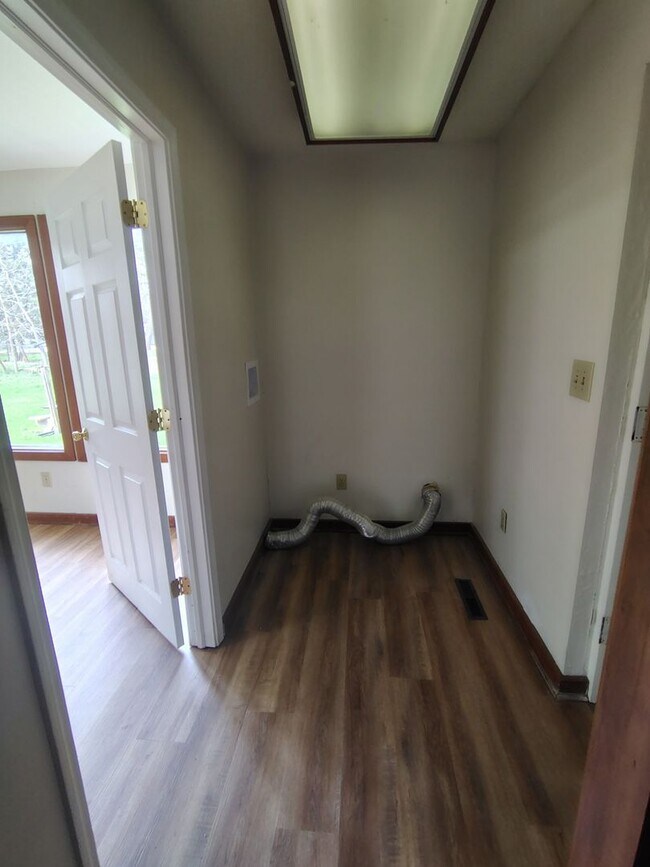 Building Photo - 1175 Mt Vernon Rd