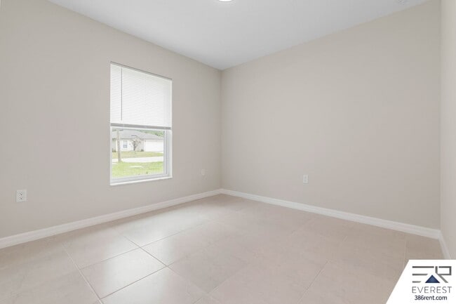 Building Photo - LIKE NEW 3/2/1 TOWNHOUSE IN BEAUTIFUL SEMINOLE WOODS