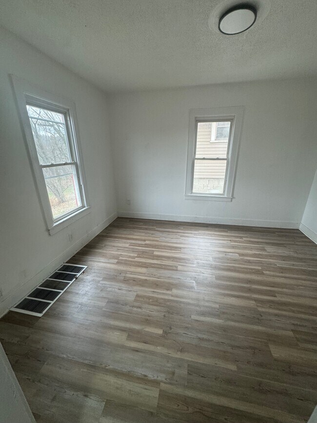 Building Photo - 275 Greensburg Pike