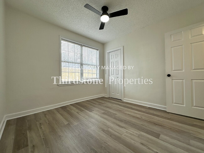 Building Photo - 1178 Murray Dr