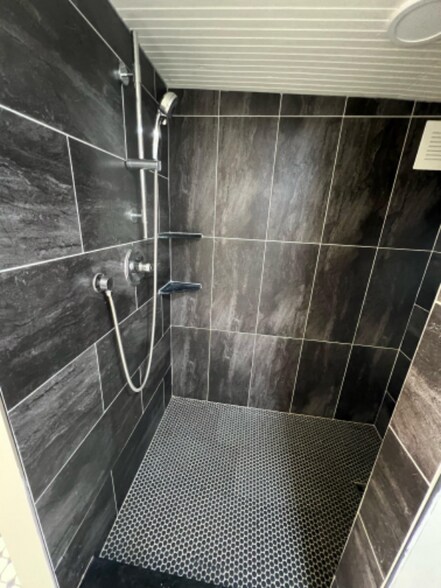 Building Photo - 119 W Main St