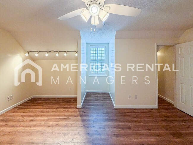 Building Photo - 1713 Savannah Park Ln