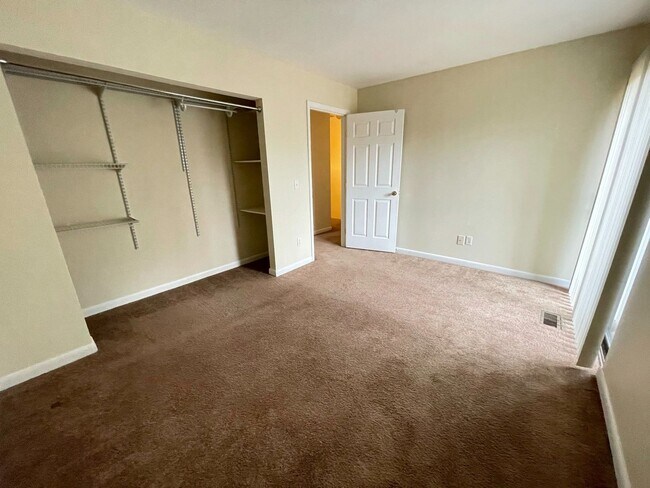 Building Photo - Spacious 3 bedroom in Finley Forest offers convenient location and neighborhood amenities
