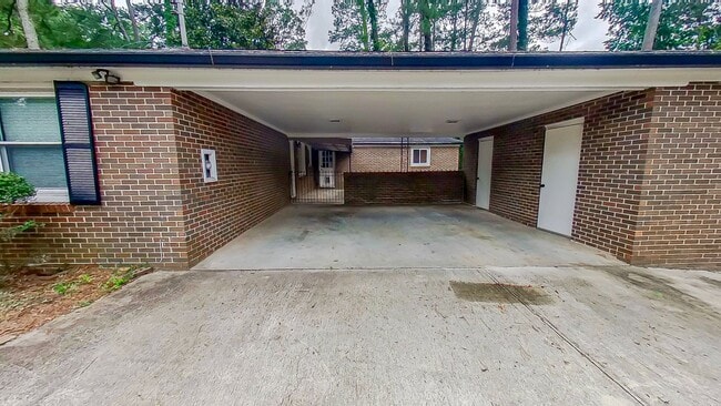 Building Photo - 3105 Sussex Rd