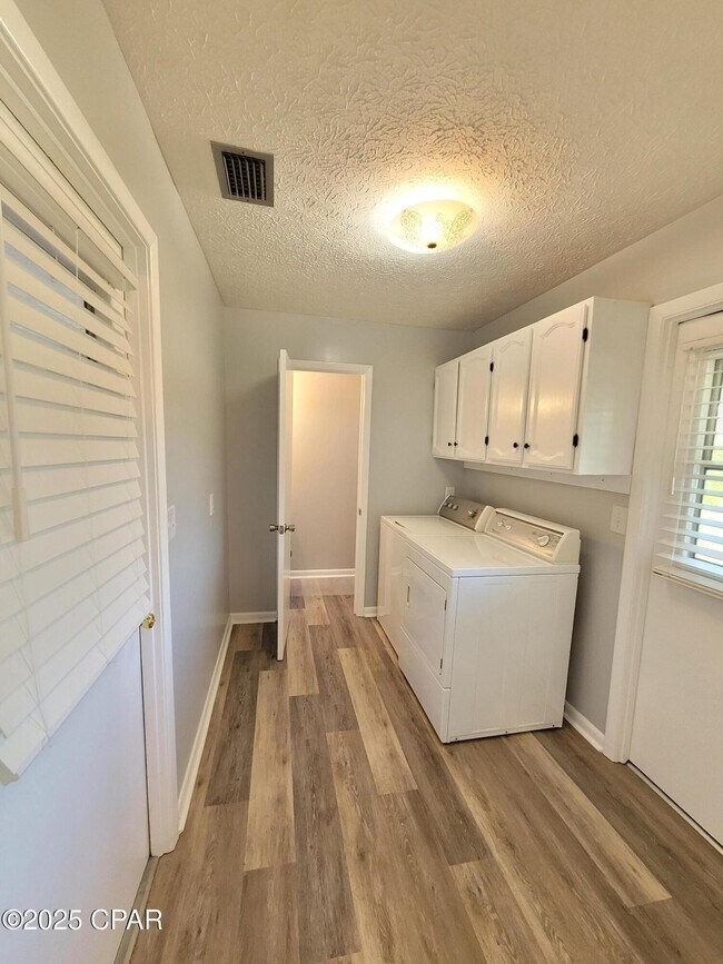 Building Photo - 2512 W 27th St