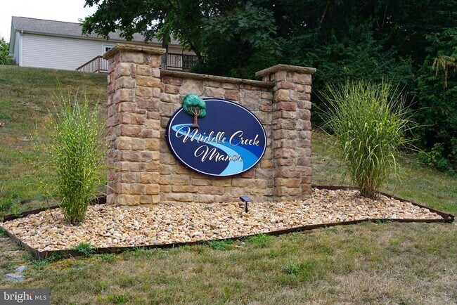 Building Photo - 153 Sinker Dr