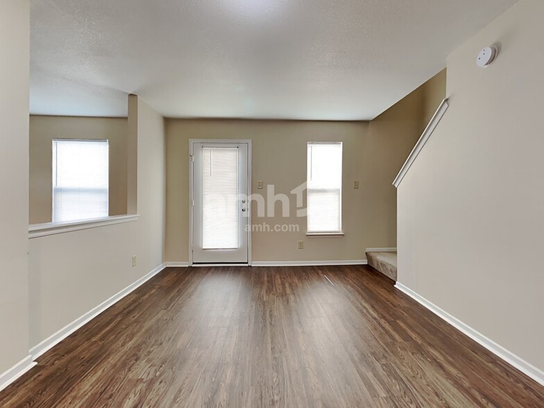 Building Photo - 15424 Gallow Ln