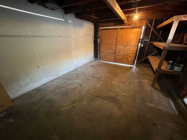 Building Photo - 215 S D St