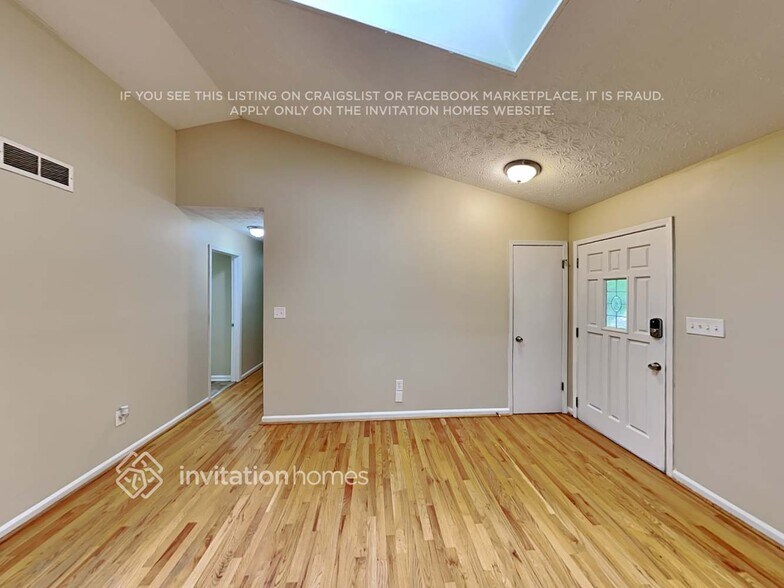 Building Photo - 264 Park Ave E