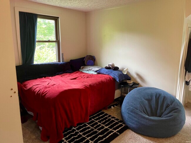 Building Photo - 417 S Swain Ave