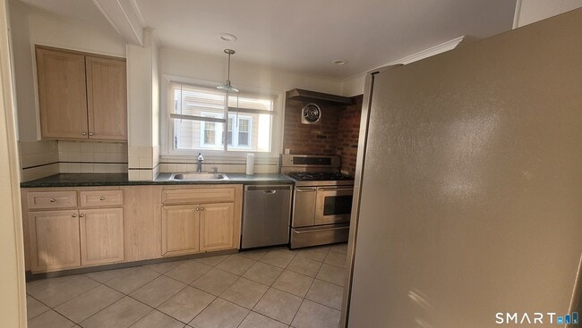 Building Photo - 10 Olmstead Pl