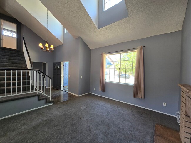 Building Photo - 39418 Southcliff Way
