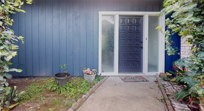 Building Photo - 811 Devonport Ln