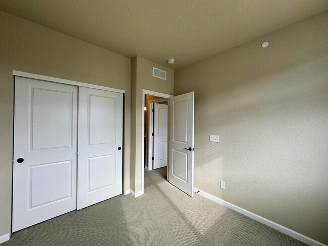 Building Photo - 7022 Doncaster Ct