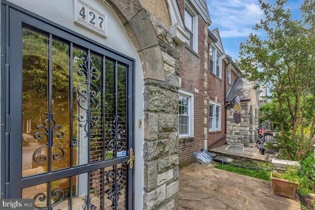 Building Photo - 427 Hopkins Rd