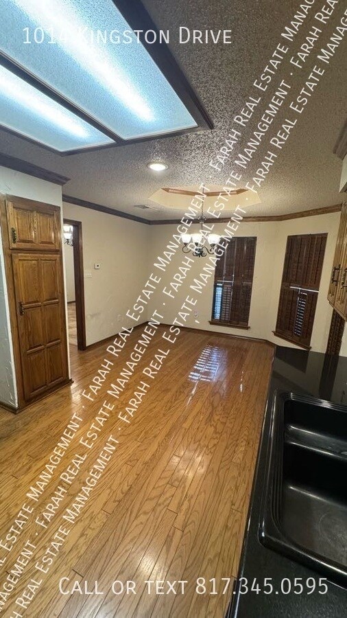 Building Photo - 1014 Kingston Dr