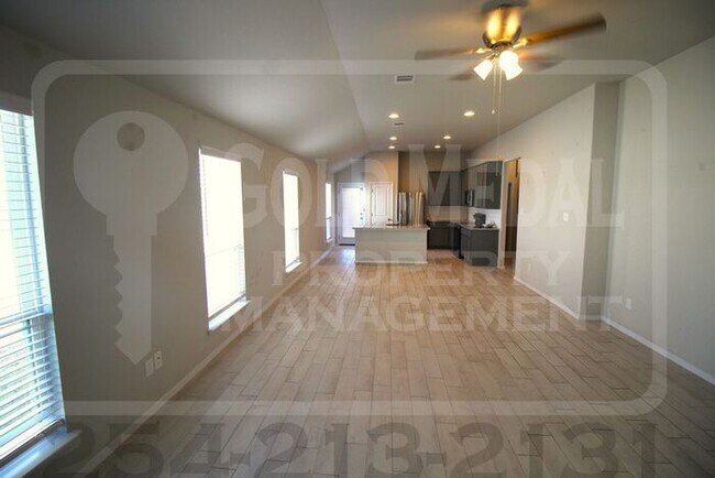 Building Photo - 335 Black Opal Dr