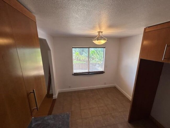 Building Photo - 19141ravenhillroad.is4lease.com