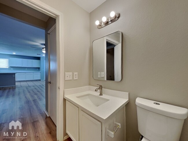 Building Photo - 11529 W Flores Dr