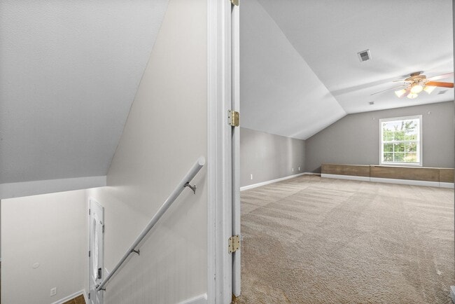 Building Photo - Pet Friendly Three Bedroom with Bonus!