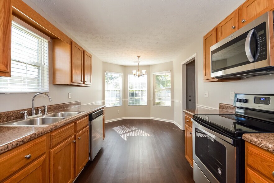 Building Photo - 469 Cathedral Dr