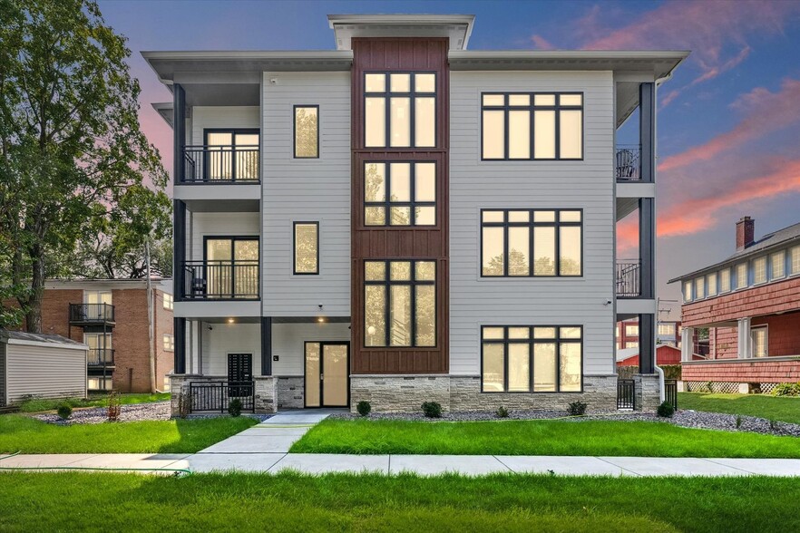 Interior Photo - 305 W Washington