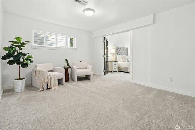 Building Photo - Spacious Richmond Highlands Retreat with Modern Updates & Flexible Living