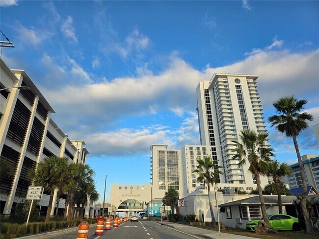 Building Photo - 400 Oakridge Blvd