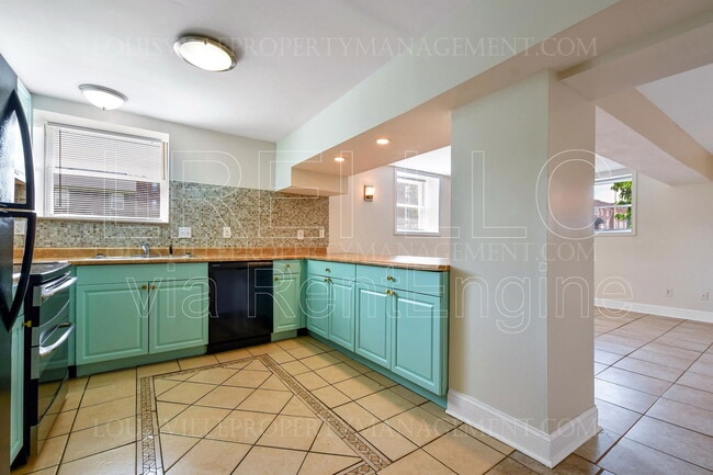 Building Photo - 1481 St James Ct