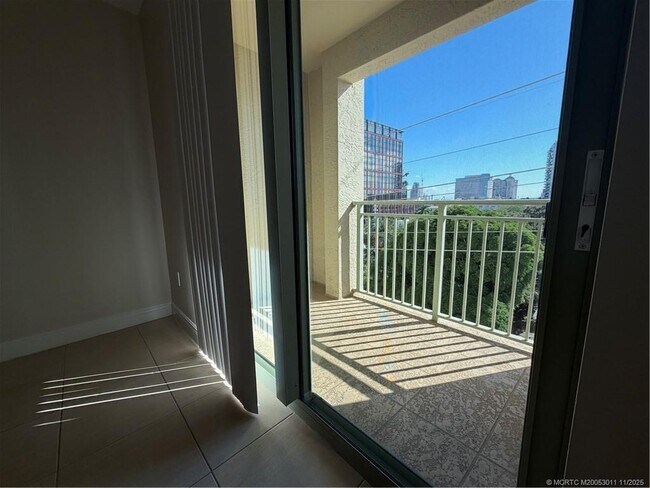 Building Photo - 610 Clematis St