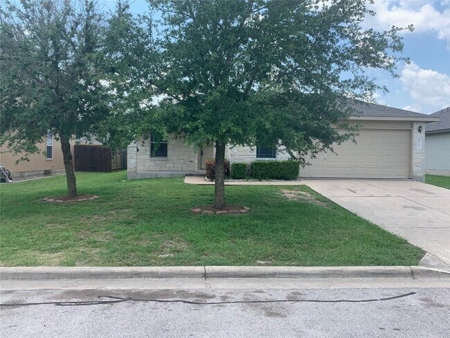 Primary Photo - 411 Quail Hollow Dr