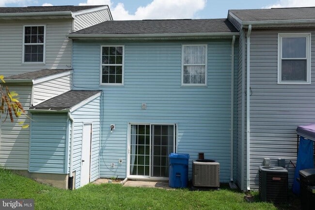 Building Photo - 615 Hemlock Ct