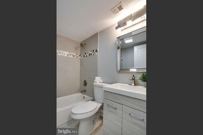 Building Photo - 3740 9th St NW