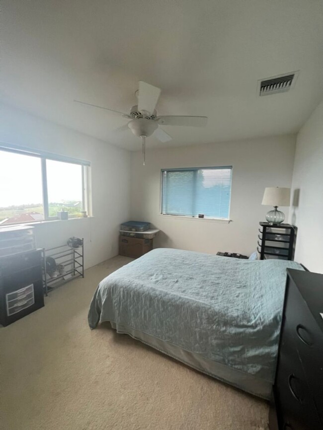 Building Photo - 3 bedroom 2.5 bath unfurnished Home in Pua...