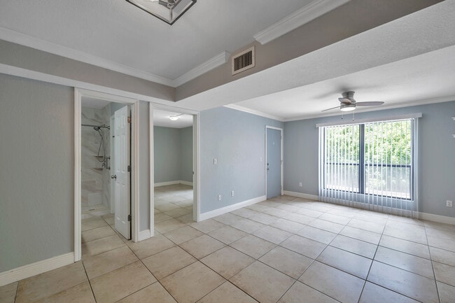 Building Photo - 455 Alt 19