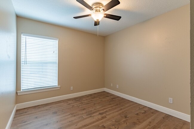 Building Photo - South Tampa 3 Bed / 2 Bath / 1 Car Garage ...