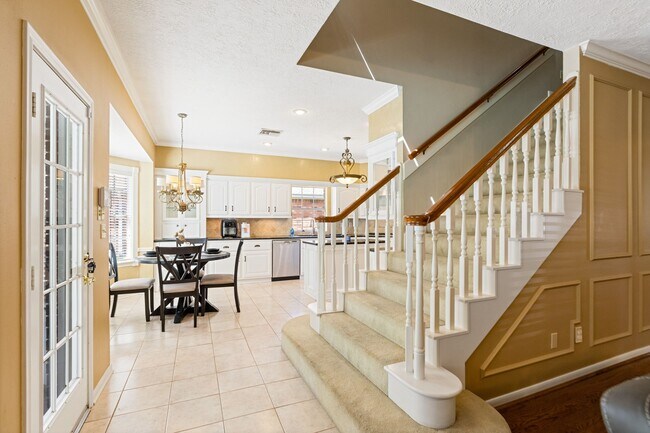 Building Photo - 7435 River Garden Dr