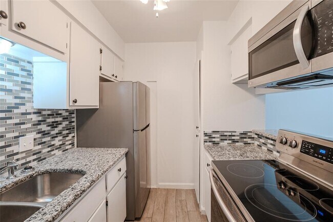 Building Photo - 6038 Northwest Expy