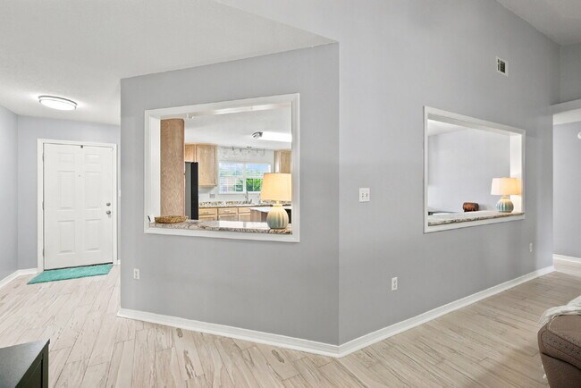 Building Photo - "Charming Pet Friendly 4-Bed Oasis in South Crestview with $500.00 Off First Full Months Rent!"