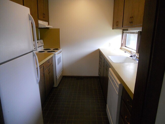 Building Photo - Bright & Stylish 2-Bedroom Townhouse in We...