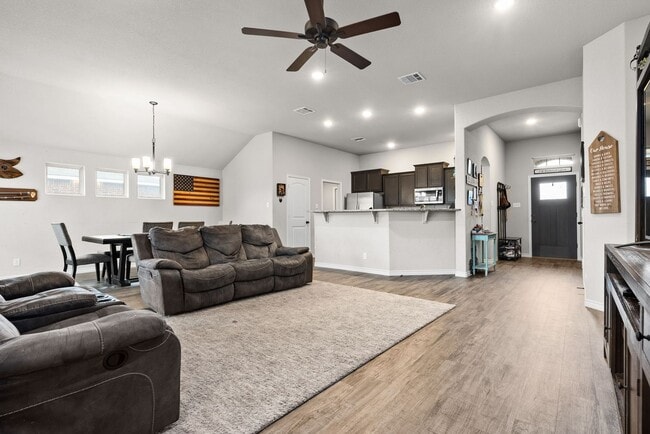 Building Photo - 907 Mclaury Cove