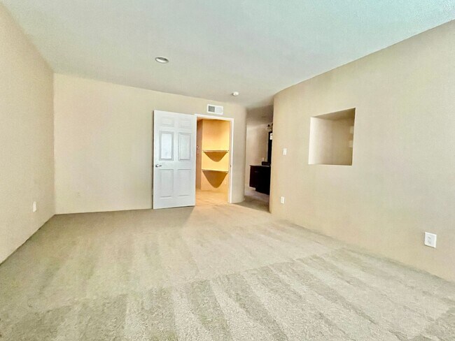 Building Photo - Beautiful 2bd/2bath townhome in Cambridge Terrace Community.