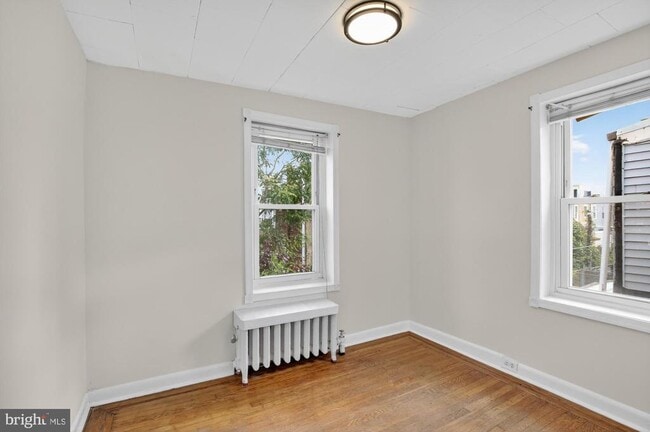 Building Photo - 2343 E Huntingdon St