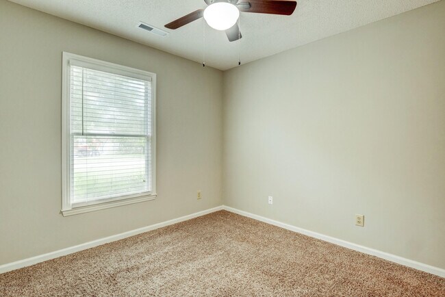Building Photo - 203 Wagon Wheel Way